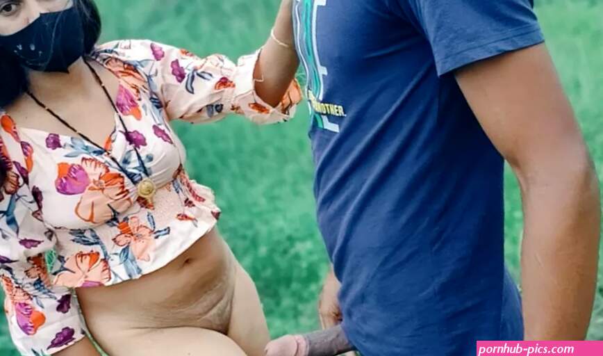 Desi Sexy Soniya Bhabhi fucked when talking with devar outdoor farms sex Hindi audio watch online