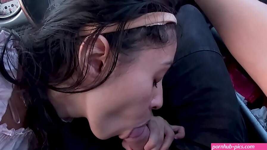 Threesome Sex In The Car While Driving Through The City Streets