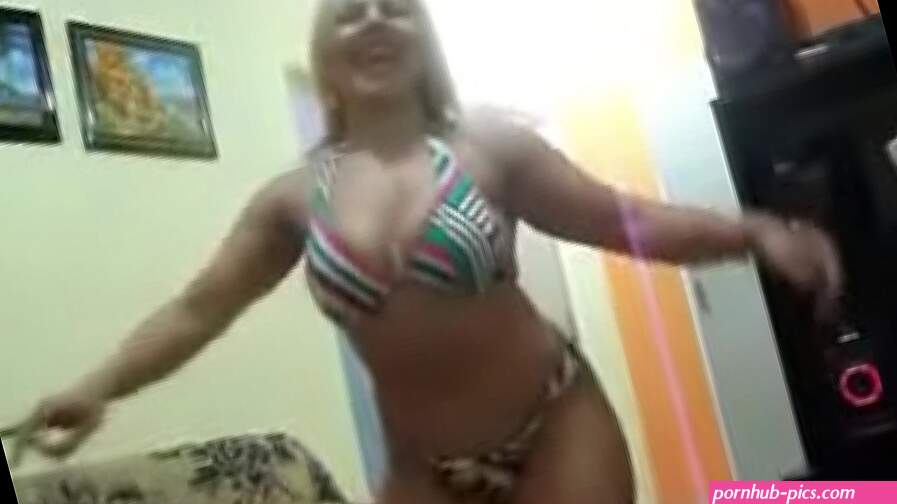 Celia Youtube 013