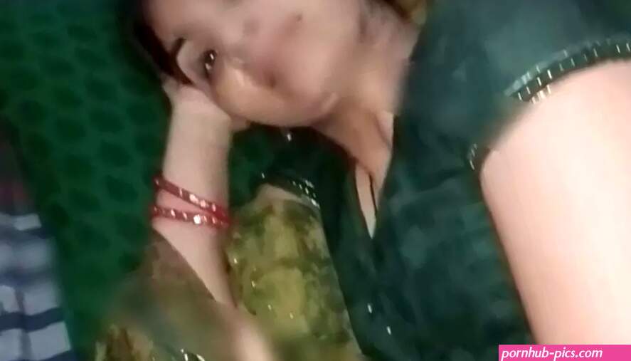 Indian Hot Bhabhi XXX sex with Innocent Boy! With Clear Audio watch online