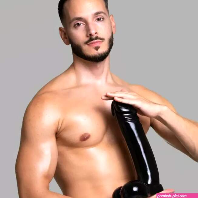 THE BIGGER THE BETTER Dildo buy online at MEO