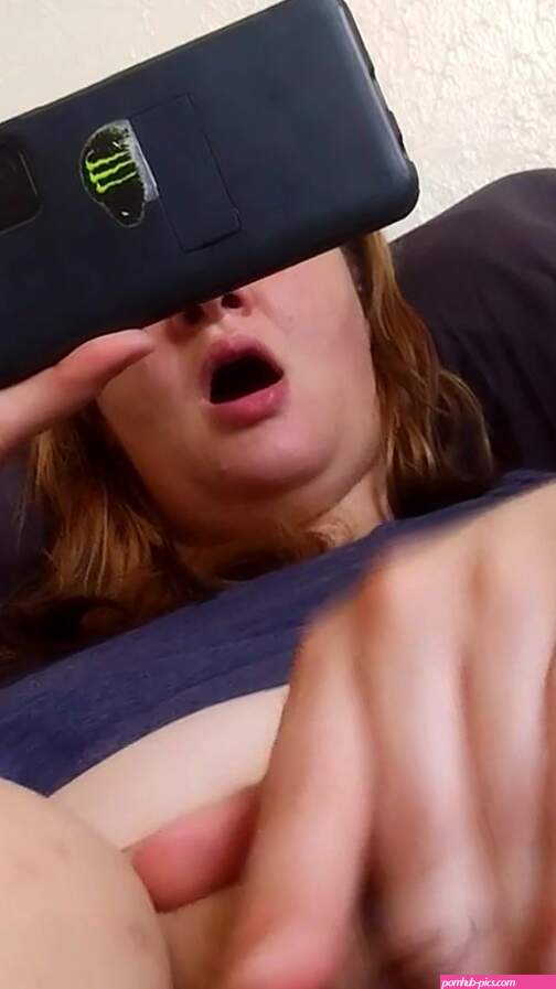Solo Girl Fingering Clit