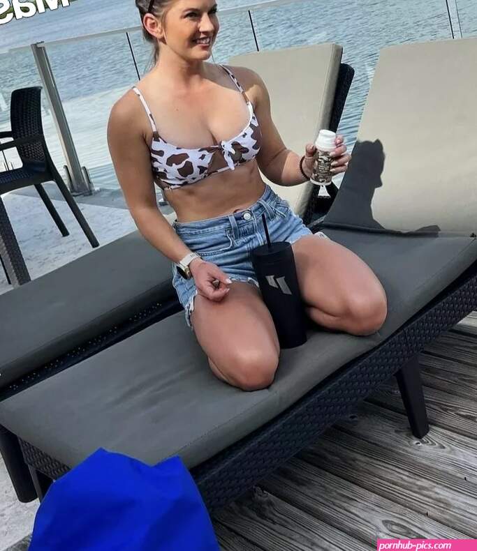 Hannah Barron Nude OnlyFans Leak Picture HzwQiODir7