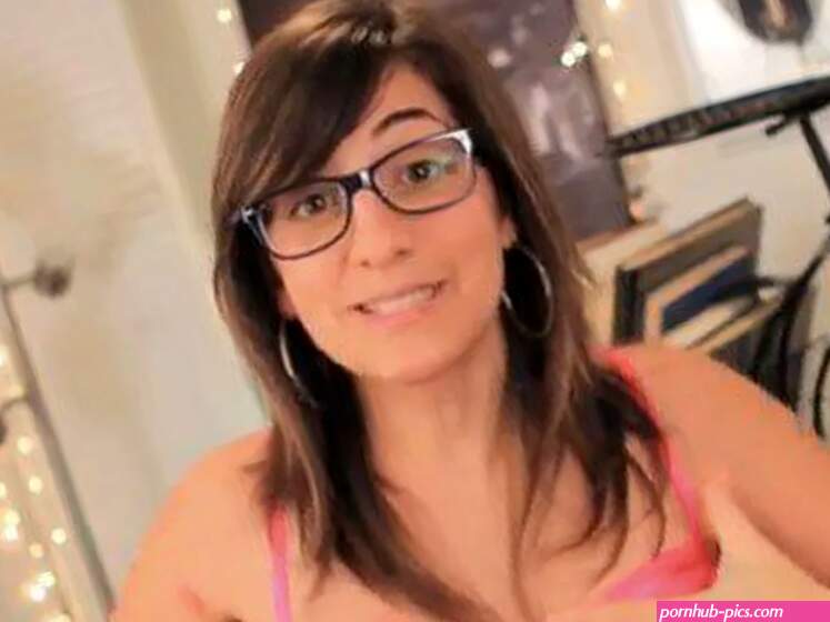 WATCH: Adorable Lesbian Asks