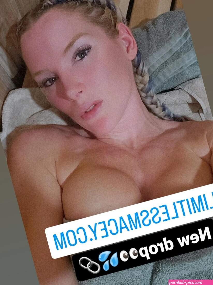 Macey Estrella X: Log cabinSauna.