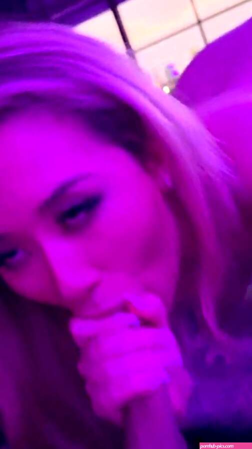 Victoriamezei Hot Asian Babe Sucking a Hard Big Cock Like a Hoe Onlyfans Video