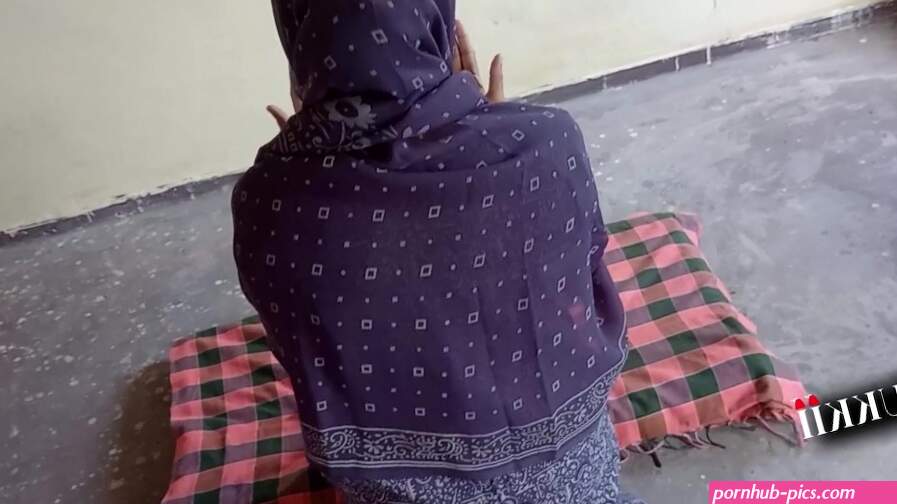 Muslim girl pray for big cock