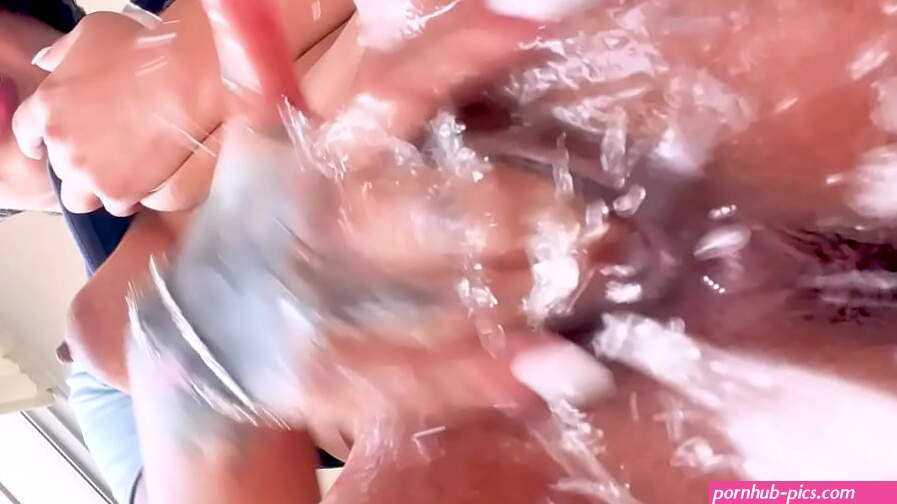 I finger myself until I squirt hard close up