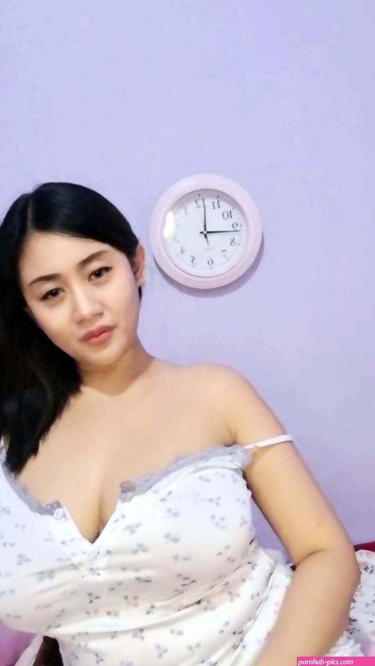 Host Tobrut Mamah Muda Lepas Bra Dong Sayang Aula