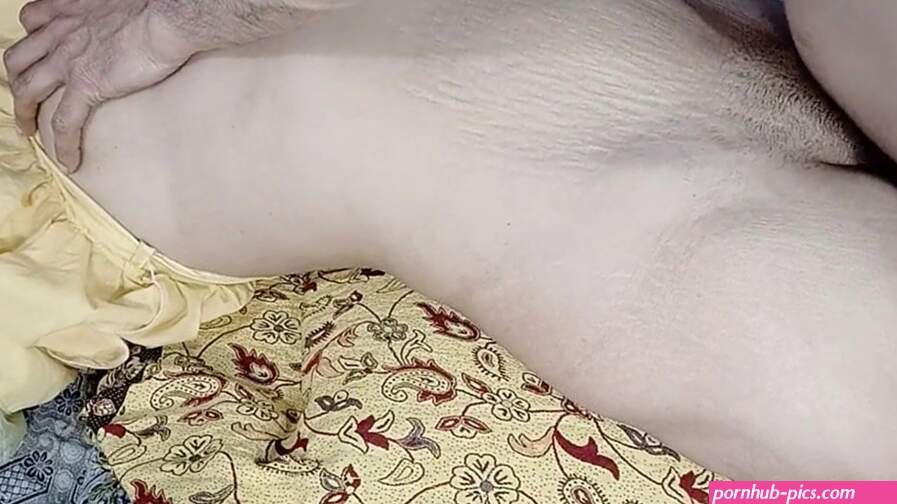 Who can imagine such a nice hard sex in first sex night with desi dulhan fucking pussy watch online