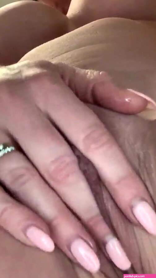 Sweetcheeks83 Busty Milf Fingering Her Cunt On Cam Upview Onlyfans Video