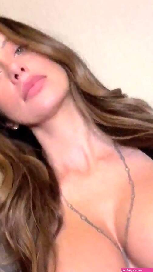 Thesammyjo Pretty Busty Milf Showing Off Her Huge Tits Onlyfans Video
