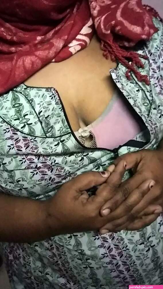 Chennai Aunty Nurse Showing Boobs: Indian In Tamil Porn