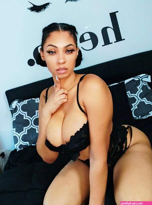 Hazelaurora onlyfans sex photo post