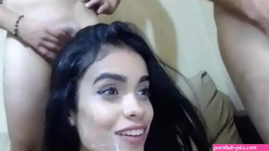 Se la cogen sus compañeros