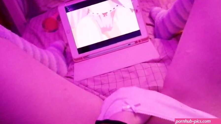 Kawaii girl masturbates after class watching lesbian hentai until squirts and pisses herself