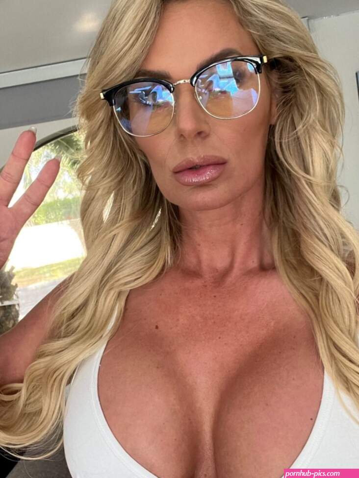 Hottest MILF OnlyFans You NEED to Follow