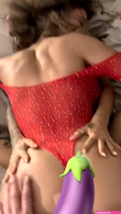 yololary X: I had my first threesome free post