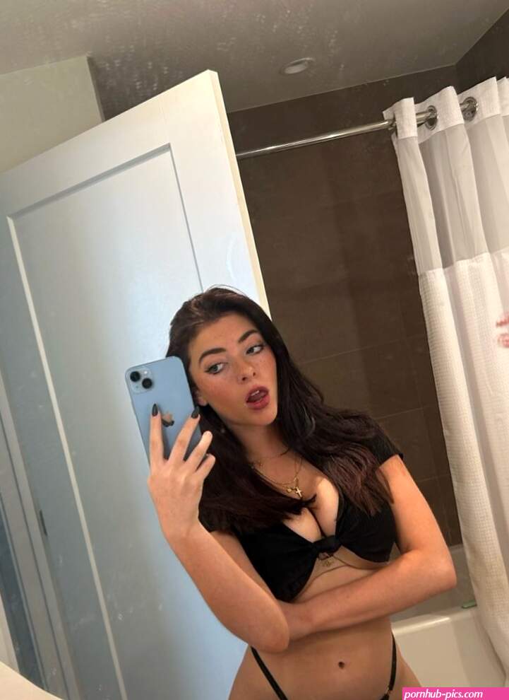 Riley Mae Lewis X: normally too lazy to do my makeup