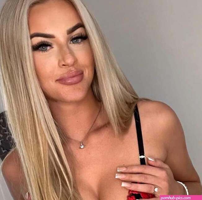 Sophie Rose Aspins sexy pics will blow your mind!