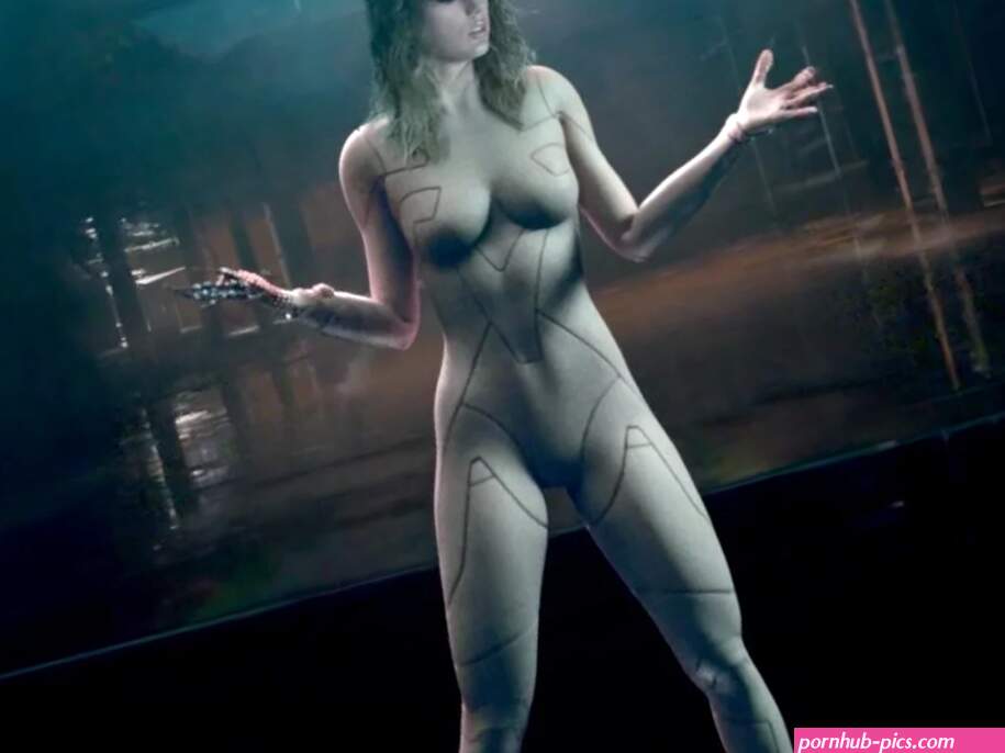 Taylor Swift fans think Ready For It? video costume is a dig at Kanye West