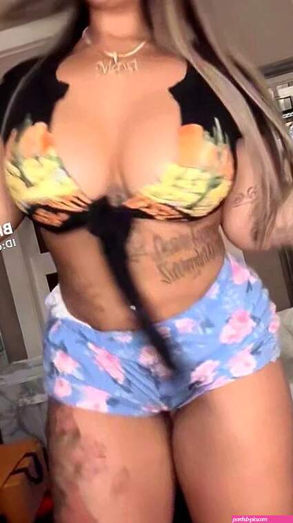 Big Beautiful Asian Slut Shakes Ass On Big LIVE!