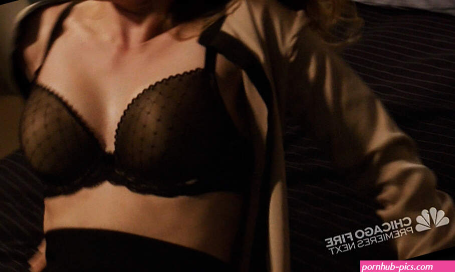 Anna Chlumsky nude pics page