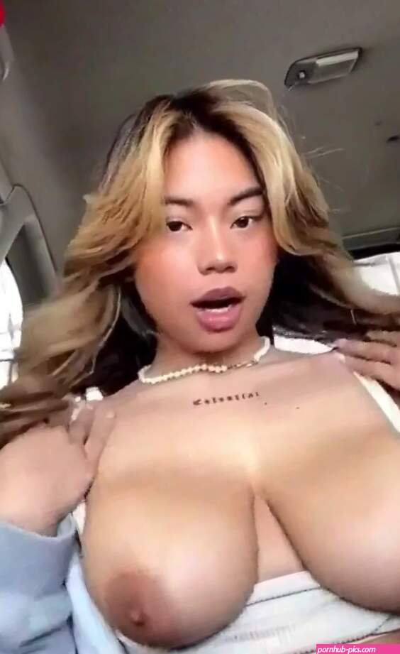 Horny Busty Asian GF Exposed Her Big Boobs In A Car Leaked Video