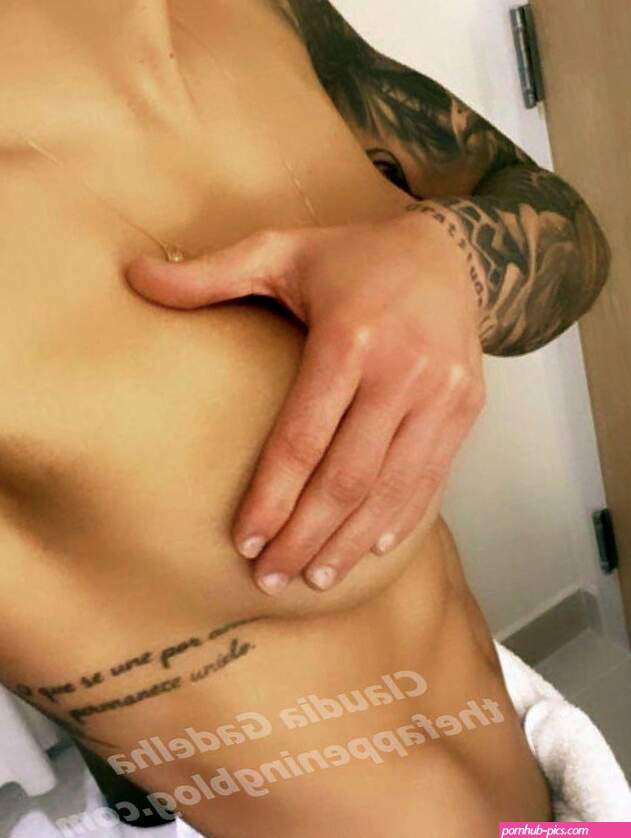 Claudia Gadelha nude selfie photo