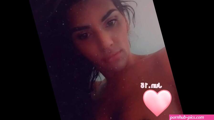 Puta flaca sexy bailando desnuda