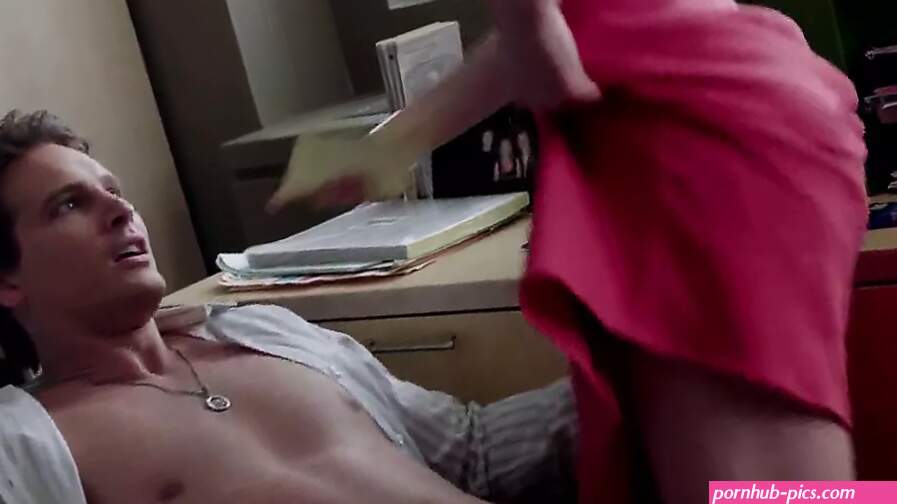Betty Gilpin nude