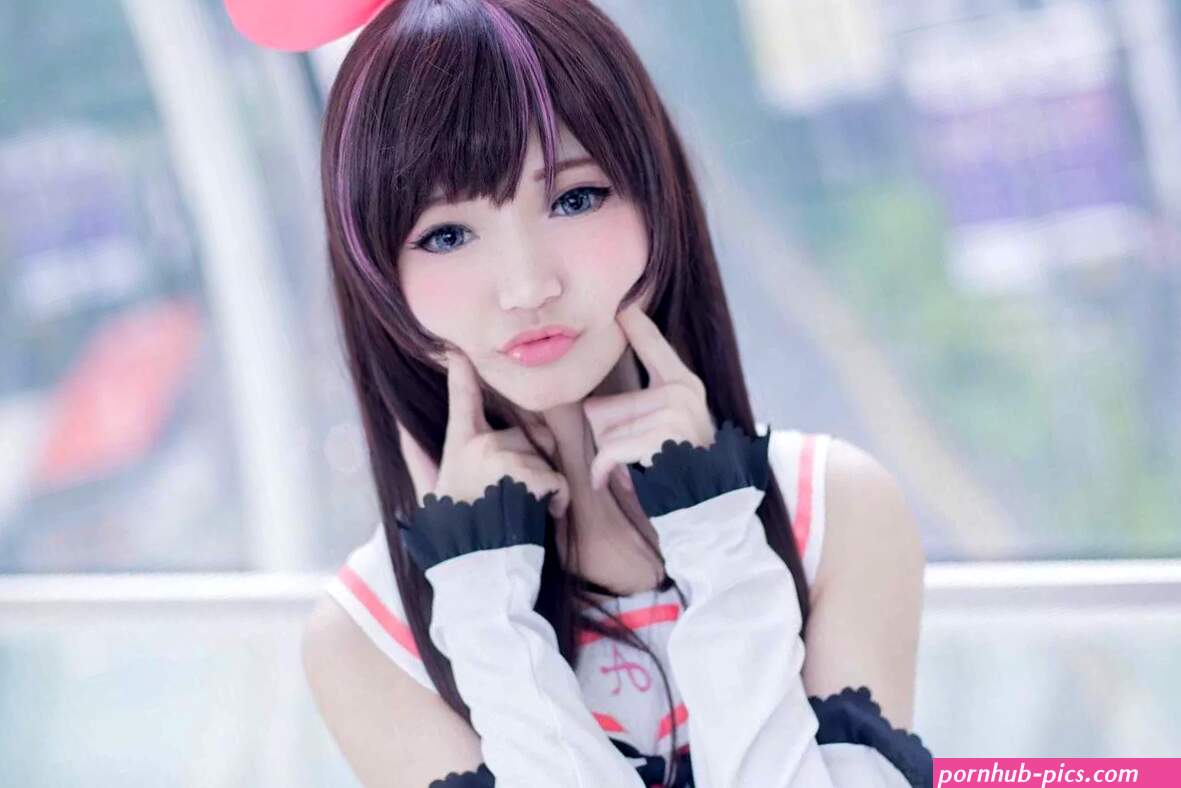 Kizuna AI Nude Cosplay