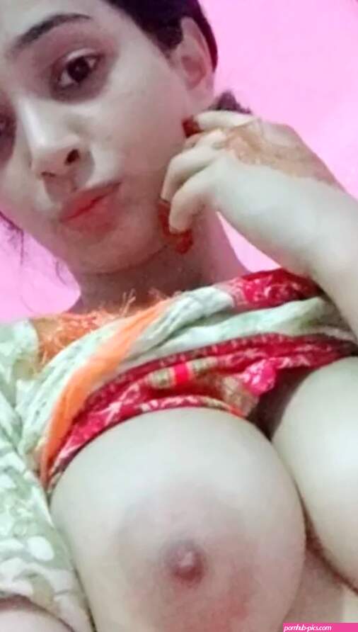 Sexy Paki girl leaked pics