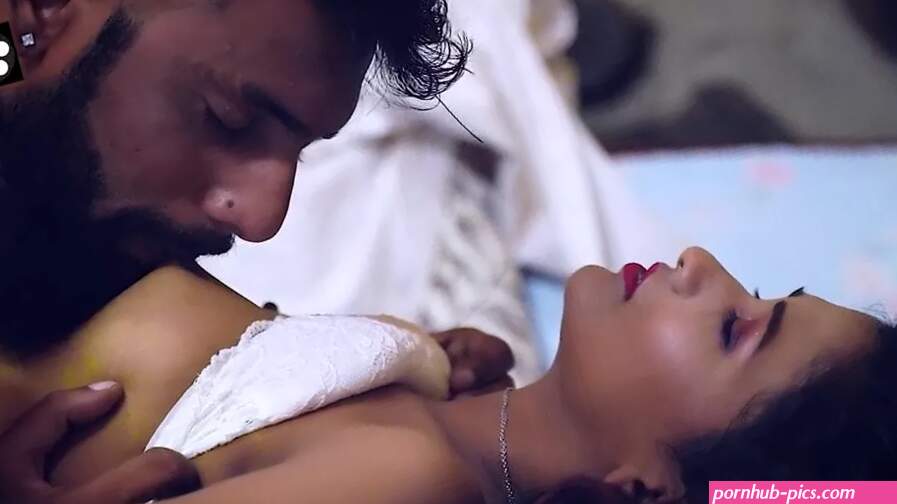 Desi Indian Hot Sudipa mast honeymoon thukai paharo me Hindi Audio watch online