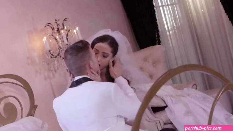 Honeymoon is about to turn into passionate sex