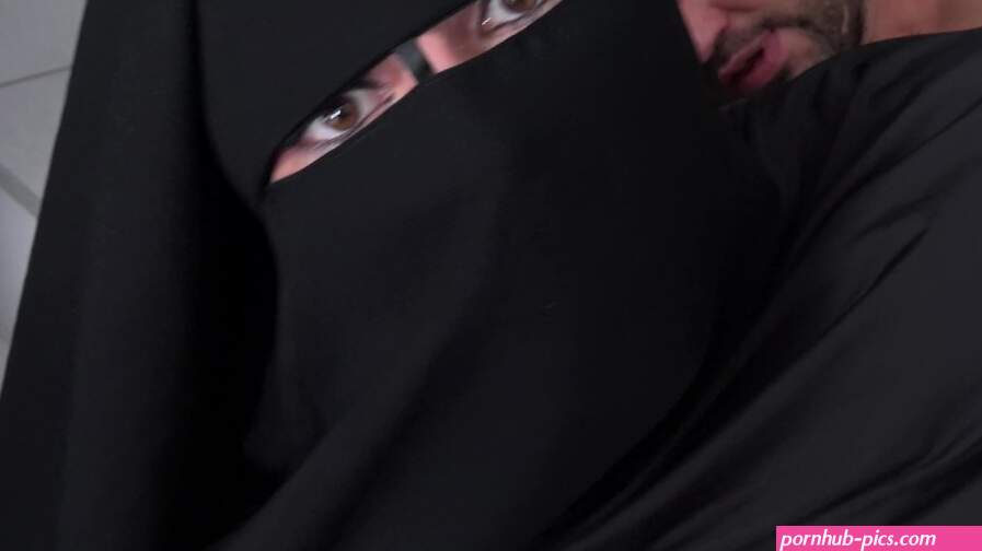 RANDY WORKER HELPS VALENTINA ROSS IN NIQAB Valentina Ross in niqab has prob