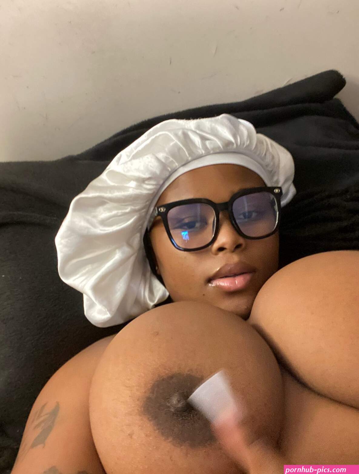 OnlyFans Sasha shares naked pics