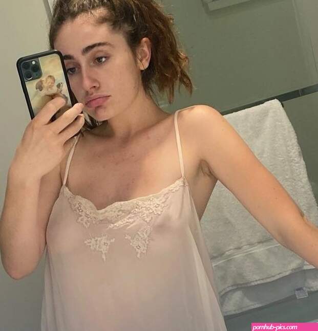 Rachel Sennott Nude