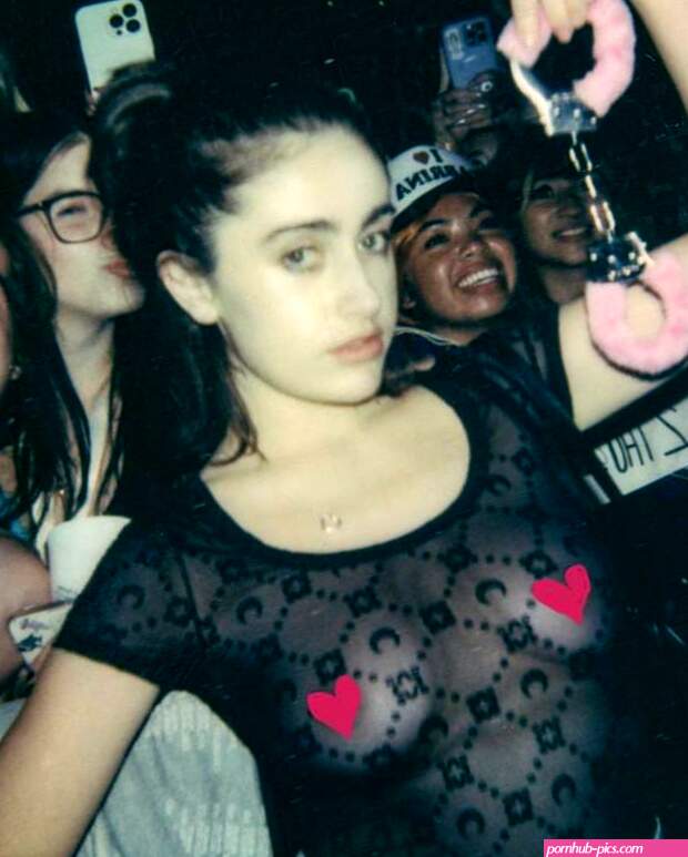 Rachel Sennott Nude Tits