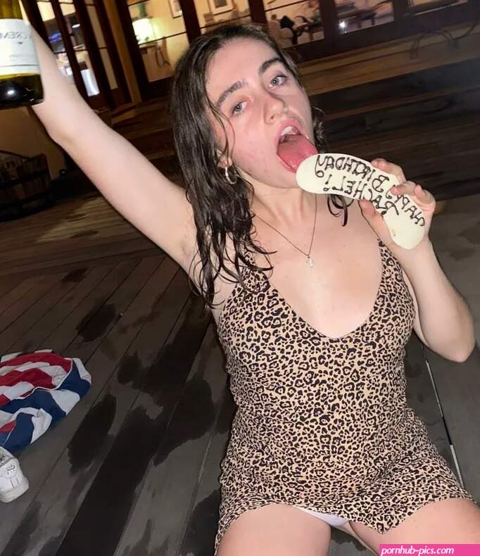 Rachel Anne Sennott Nude OnlyFans Leak Picture ydcuJi3wlX