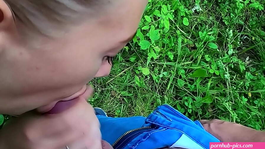 Risky public blowjob by sexy student in park