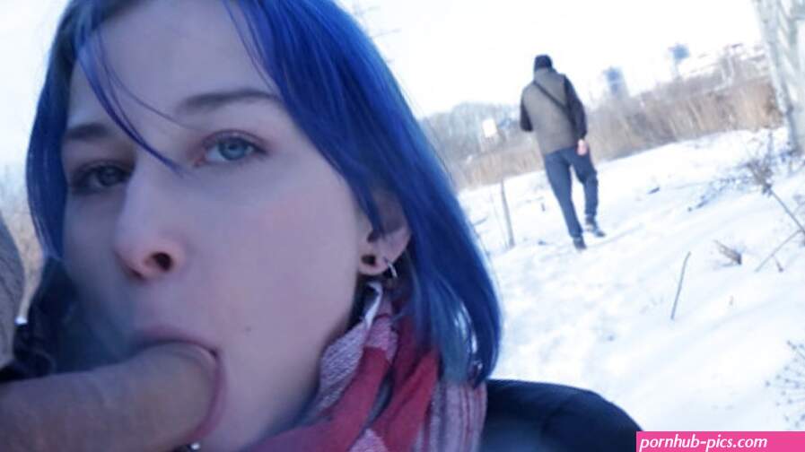 Risky Public Blowjob from a Teen Schoolgirl in a City Park