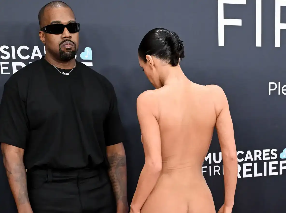 Kanyes Wife Bianca Censori Is Naked At The Grammys