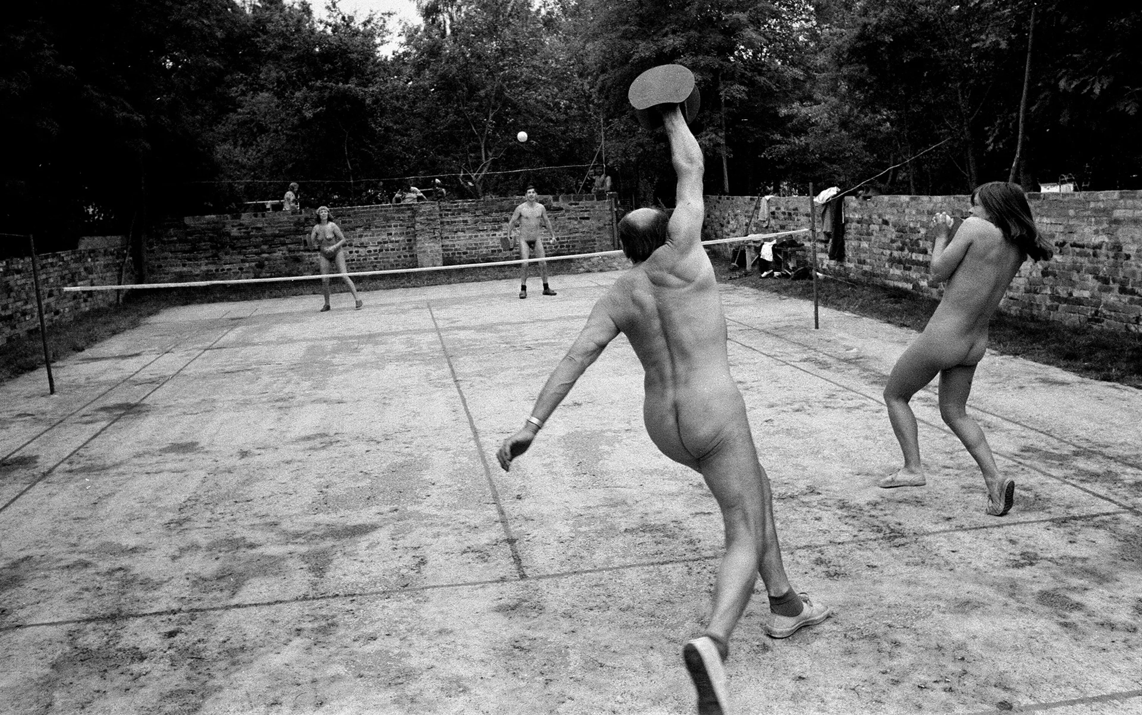 A history of the pleasures and powers of showing the nude body