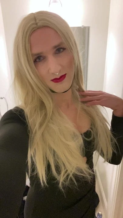 Gorgeous Blonde Transgender Woman: American Shemale Porn by Onlyfans