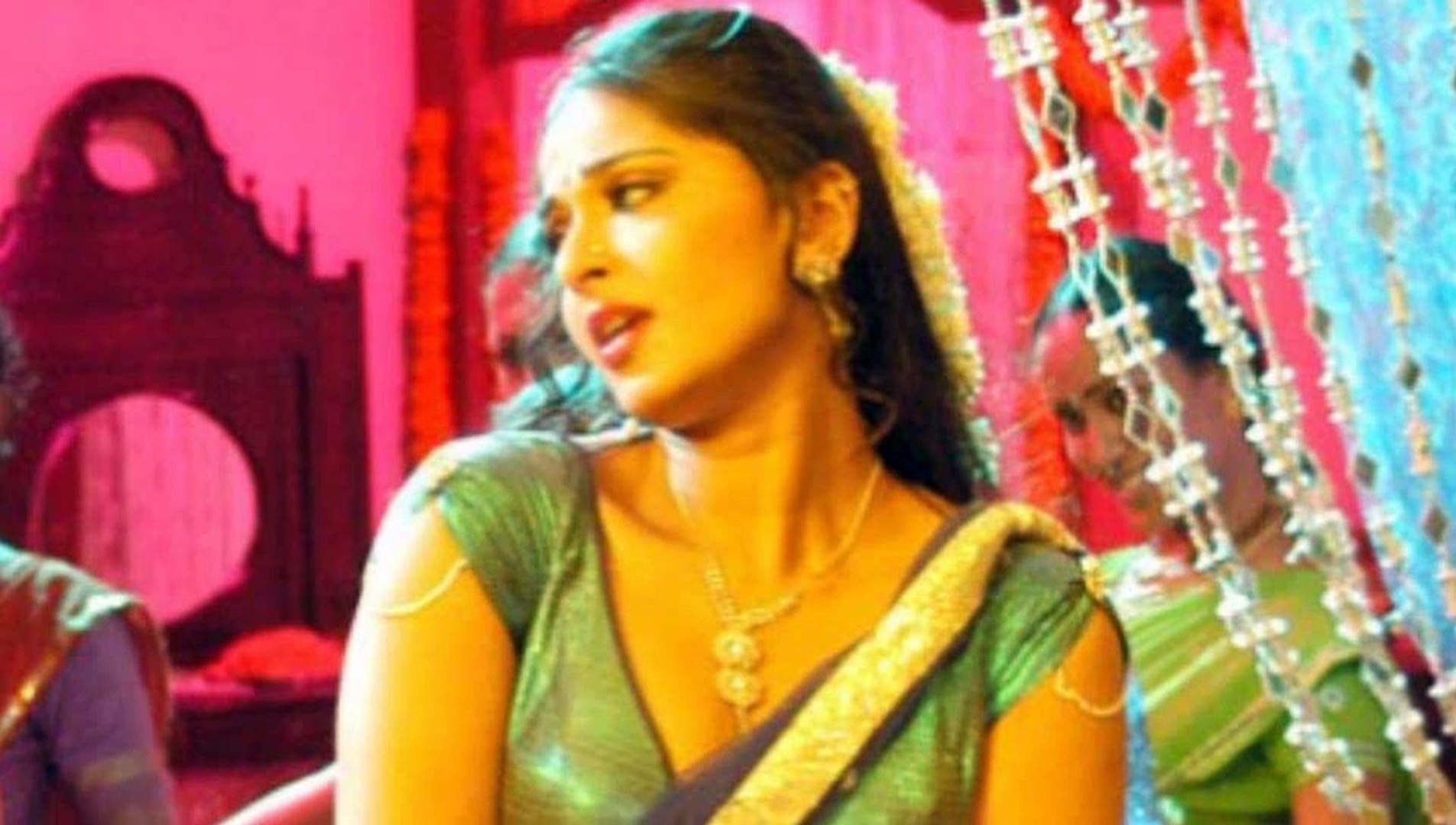 Anushka Shetty Hot In Saree