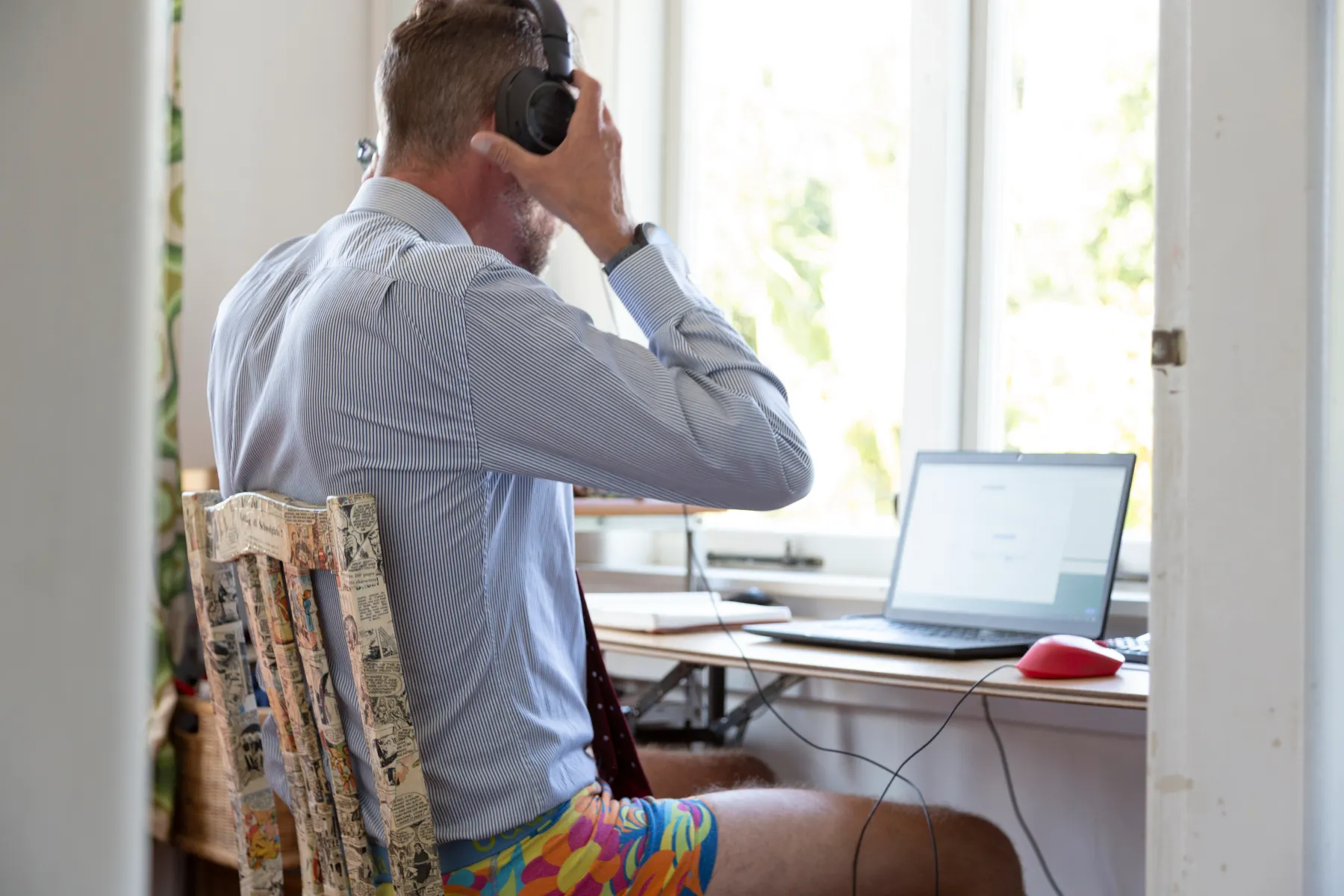 Do People Masturbate at Work? A Sex Therapist Weighs In