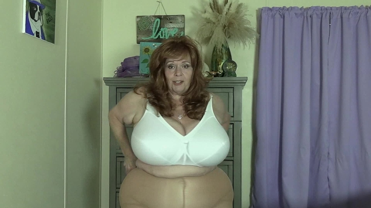 Suzie Q Has Big Boobs
