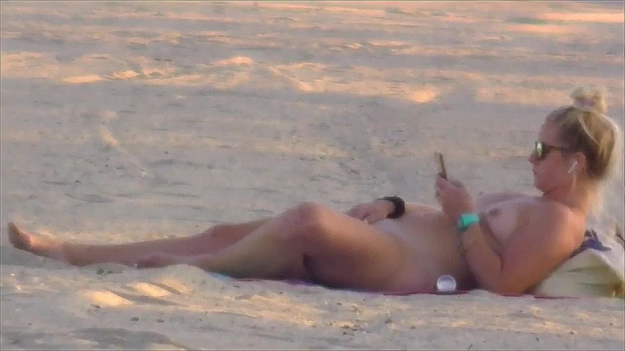 HCM Voyeur: caught masturbating on beach