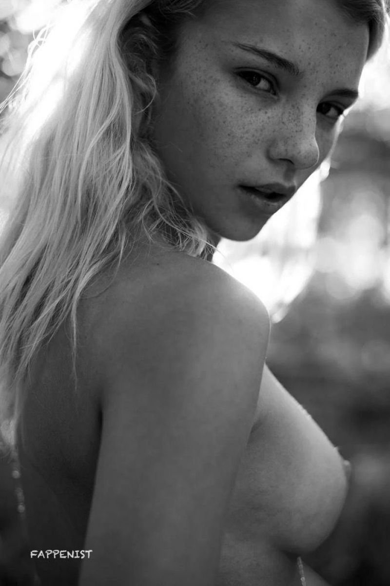 Rachel Yampolsky Nude and Sexy Collection